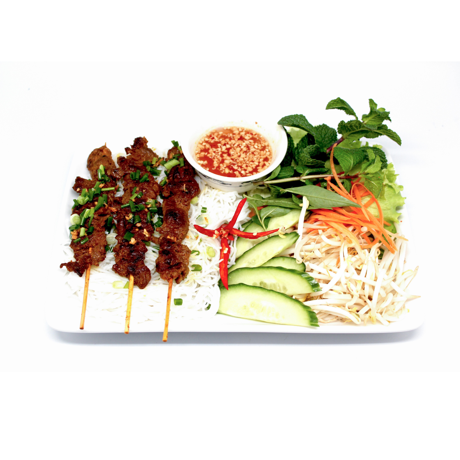 Brochettes de bœuf avec vermicelles de riz